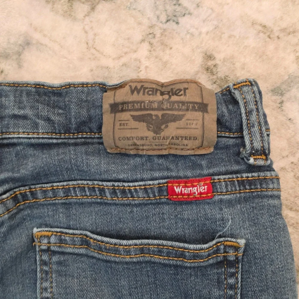 Wrangler Kids Classic Straight Leg Jeans Medium Wash Blue Size 12 Regular